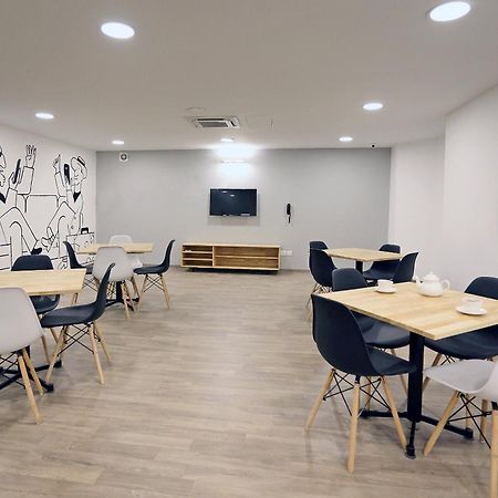 Oyo Townhouse 17 Huda City Center Near Leisure Valley Park Gurgaon Buitenkant foto
