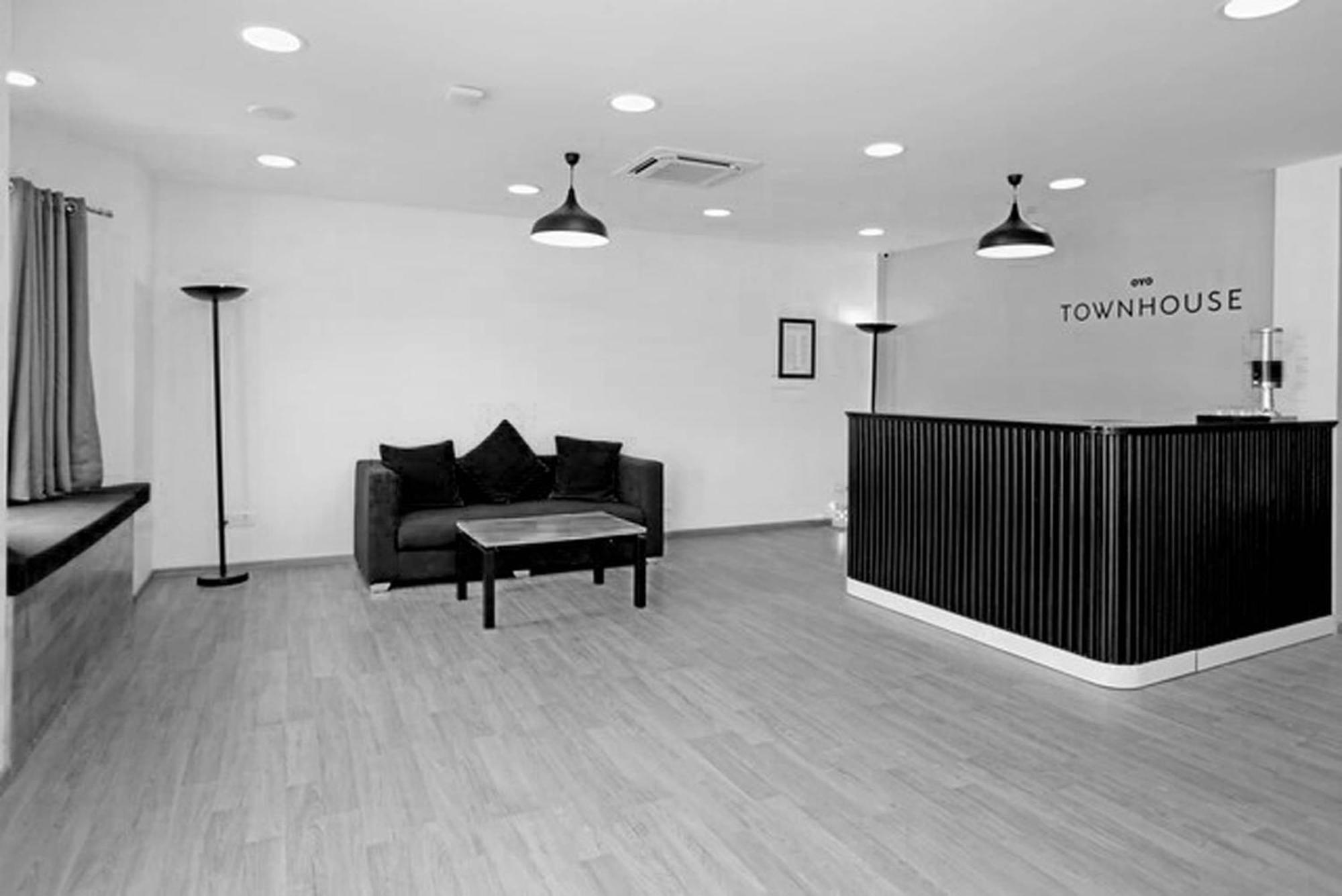 Oyo Townhouse 17 Huda City Center Near Leisure Valley Park Gurgaon Buitenkant foto